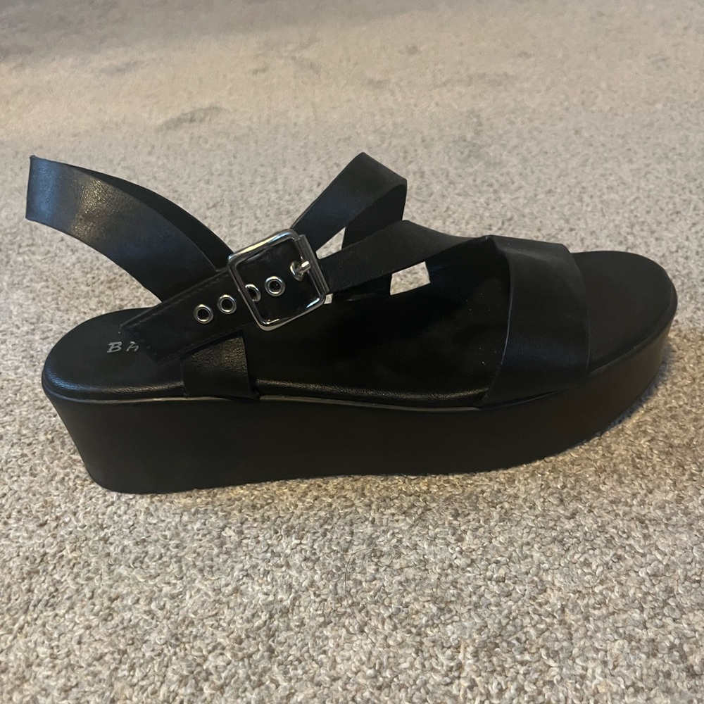 Bamboo women’s size 8 black Platform leather toe wedge sandals